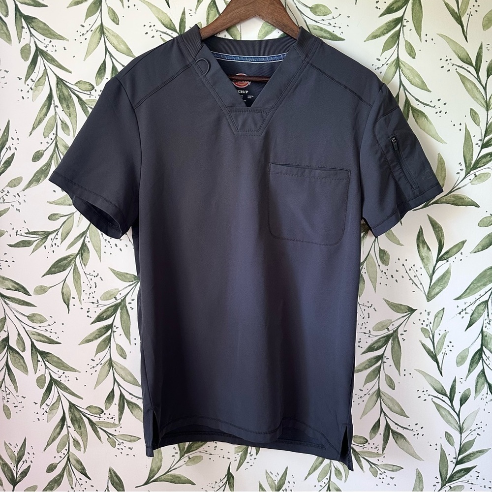 Dickies Men’s V Neck Scrub Top. Small. Gray.